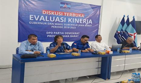 Diskusi evaluasi kinerja Gubernur dan Wakil Jabar periode 2018-2023, di Kantor DPD Demokrat, Surapati Core, Kota Bandung, Kamis (22/6/2023).