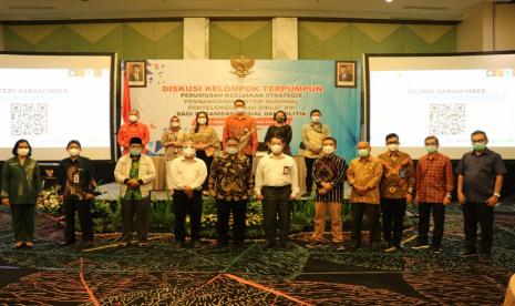 Diskusi Kelompok Terpumpun Perumusan Kebijakan Strategis Pembangunan Sistem Nasional Penyelenggaraan Diklat PIP Bagi Organisasi Sosial dan Politik di Bogor Kamis (6/5).