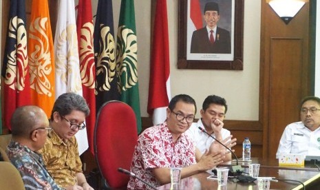 Diskusi perdana Iluni UI untuk memfasilitasi adu gagasan dan program dari tiap kandidat di Pilpres 2019.