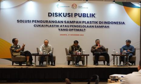 Diskusi publik bertajuk Solusi Pengurangan Sampah Plastik di Indonesia, Cukai Plastik atau Pengelolaan Sampah yang Optimal? yang diselenggarakan Forum Jurnalis Online (FJO) di Jakarta, Selasa (21/11/2023).