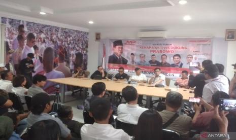 Diskusi publik bertema Kenapa Aktivis Dukung Prabowo yang digelar di rumah relawan pemenangan Prabowo, Jakarta, Rabu (6/9/2023).