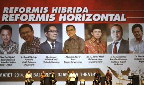 DISKUSI REFORMIS HIBRIDA - Bupati Banyuwangi Abdullah Azwar Anas (ketiga kanan) menyampaikan pandangannya disaksikan (dari kiri) Duta Besar Indonesia untuk Amerika Serikat 2010 -2013 Dino Patti Djalal, Walikota Makassar Mohammad Ramdhan Pomanto, Gubernur