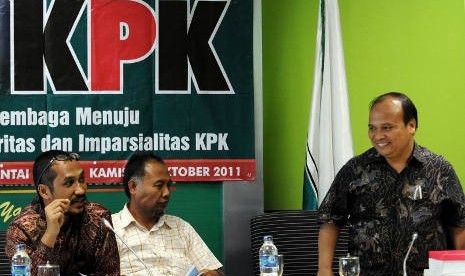 Diskusi revisi UU KPK menghadirkan Abraham Samad (kiri), Bambang Widjayanto (tengah) dan Yunus Husein sebagai pembicara.