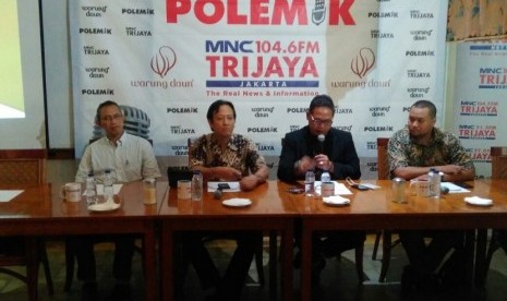 Diskusi terkait keamananan data dalam registrasi kartu seluler prabayar, di Cikini, Jakarta Pusat, Sabtu (10/3). 