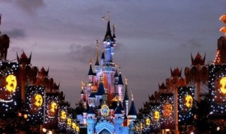 Disneyland Paris. Walt Disney Co akan membuka taman bermain Disneyland Paris pada 15 Juli 2020. 