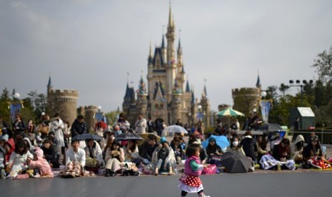 Disneyland Tokyo akan ditutup hingga pertengahan Maret 2020 sebagai bentuk antisipasi penyebaran virus corona.