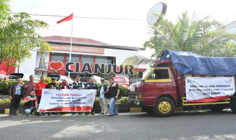 Distribusi bantuan bencana gempa Cianjur menuju posko bantuan Telkom di Kantor STO Sukaresmi dan Datel Cianjur.