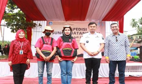 Ditjen Kebudayaan Kementerian Pendidikan, Riset, dan Teknologi (Kemendikbudristek) mengadakan Ekspedisi Sungai Batanghari yang merupakan bagian kegiatan Kenduri Swarnabhumi.