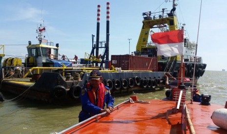 Ditjen Perhubungan Laut melalui Kantor Kesyahbandaran dan Otoritas Pelabuhan (KSOP) Kelas II Gresik, mengamankan dua unit kapal yang melakukan kegiatan pengerukan ilegal di Perairan Gresik Utara.