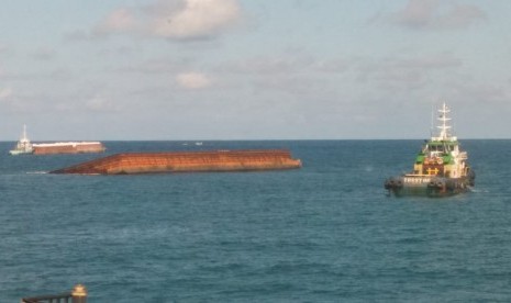 Ditjen Perhubungan Laut melalui Kantor Kesyahbandaran dan Otoritas Pelabuhan (KSOP) Kelas IV Tanjung Pandan menerbitkan Notice to Marine atau Pemberitahuan kepada Nakhoda kapal yang melintasi perairan Tanjung Pandan, Kepulauan Bangka Belitung tepatnya di koordinat 02'43' 835