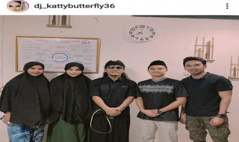 DJ Katty atas bimbingan Gus Miftah bersyahadat dan akan menekuni ajaran Islam.