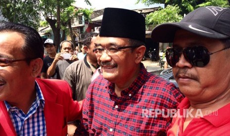 Djarot Saiful Hidayat (tengah).