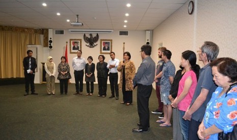 Doa bersama di KJRI Melbourne hari Rabu (31/12) lalu dihadiri keluarga Kevin Alexander (sebelah kanan gambar).