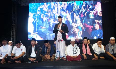 Doa bersama di Pondok Pesantren Roudhotus Sibyan Al-amin, Banten.