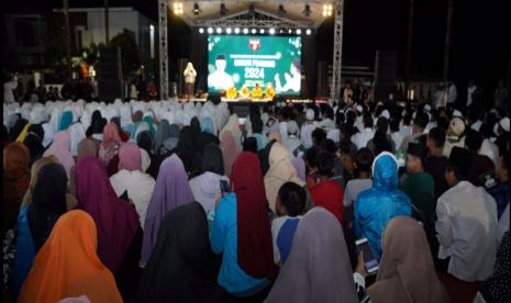 Sahabat Ganjar (Saga) merangkul para ulama, ustad, dan pengurus pondok pesantren gelar kegiatan “Sholawat Akbar dan Gema Doa Nusantara”, di Pondok Pesantren Al Hikmah 1, Kecamatan Sirampog, Kabupaten Brebes, Jawa Tengah, pada Kamis (1/12/2022).