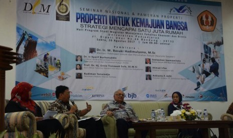 Doctorate Business Issue Forum (DORBIS) Executive Forum 2017 dengan tema Property Untuk Kemajuan Bangsa Strategi Untuk Mencapai Satu Juta Rumah, di Hall Program Studi Manajemen FEB Unpad, Bandung, Sabtu (26/8).