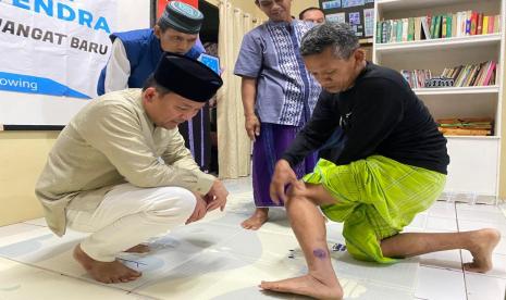 Dokter spesialis kulit Raendi Rayendra (kiri) mengatakan untuk menjaga kecerahan kulit maka asupan makanan perlu diperhatikan. 