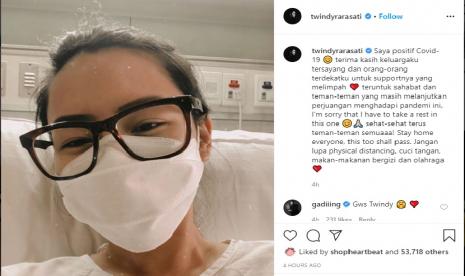 Dokter, yang sebelumnya dikenal sebagai artis di sitkom The East, Twindy Rarasati mengumumkan dirinya terjangkit covid-19. Ia mengumumkan hal tersebut lewat akun instagramnya @twindyrarasati. 