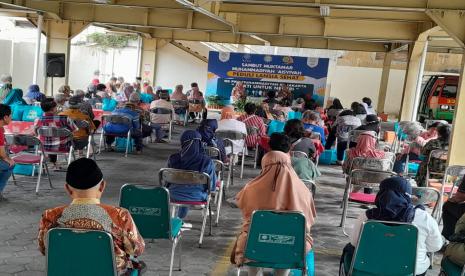 Dokumen, RS PKU Solo melaksanakan kegiatan peduli lansia sehat waspada hipertensi sejak dini.