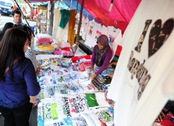 Domestic tourists flock a busy street in Bandung, where creative economic activities are flurishing. 