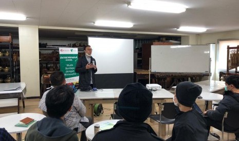 Dompet Dhuafa Jepang bersama Umar Usman Business School mengadakan Entrepreneur School: Muda Berdaya dengan Wirausaha di Sekolah Republik Indonesia Tokyo (SRIT), Meguro-ku, Tokyo, Jepang. 