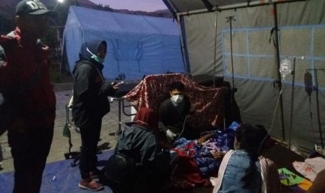 Dompet Dhuafa melalui tim Disaster Management Center (DMC) bergerak untuk membantu korban serta mengevakuasi ratusan pendaki yang terjebak di kawasan Gunung Rinjani.