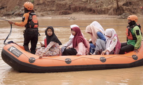 Dompet Dhuafa menghadirkan bantuan mobilisasi untuk para warga dan penyintas agar tetap dapat beraktifitas seperti biasa.