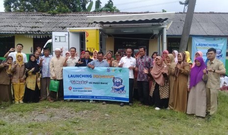 Dompet Dhuafa Pendidikan melalui Jaringan Sekolah Indonesia (JSI) sebagai program yang peduli akan kualitas pendidikan Indonesia menginisasi program Si MoBa (Si Mobil Baca).