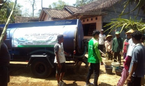 Dompet Dhuafa Yogyakarta telah mendistribusikan air di dua titik Desa Giri, Purwosari Gunung Kidul.