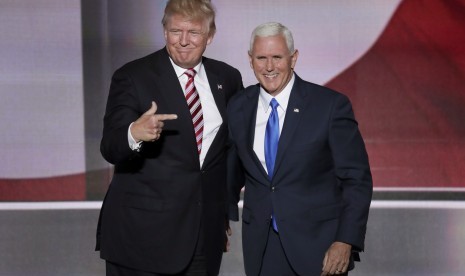 Donal Trump dan Mike Pence. Wakil Presiden AS Mike Pence menanggapi bebasnya Donald Trump dari jeratan pemakzulan. ilustrasi.