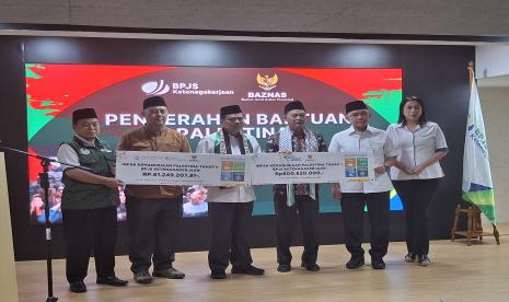 Donasi bantuan untuk rakyat Palestina dari karyawan BPJS Ketenagakerjaan Tahap II, Senin (21/10/2024), diserahkan melalui BAZNAS.