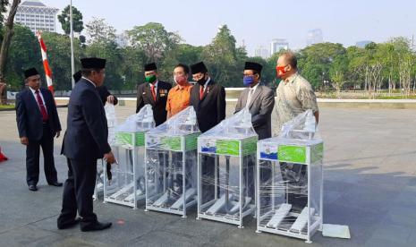 donasi wastafel GSUI ke Masjid Istiqlal Jakarta