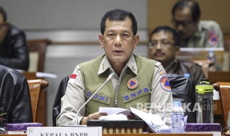 Doni Monardo. Kepala Badan Nasional Penanggulangan Bencana (BNPB) Letjen TNI Doni Monardo menyampaikan paparan pada rapat kerja dengan Komisi VIII DPR di Kompleks Parlemen, Senayan, Jakarta, Selasa (5/3/2019).