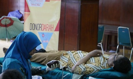 Donor darah yang menjadi salah satu rangkaian acara Tabligh Akbar Republika 2016 digelar di Masjid Syuhada Yogyakarta, Jumat (30/12).