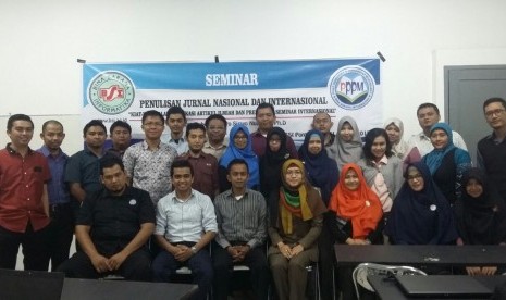 Dosen AMIK BSI Pontianak mengikuti  seminar penulisan ilmiah publikasi di jurnal nasional dan internasional.