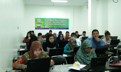 Dosen AMIK BSI :Pontianak sangat antusiias mengikuti  pelatihan sertifikasi Cisco. 