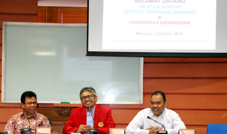 Dosen dan pegawai Institut Teknologi Bandung (ITB) melakukan studi banding ke Universitas Hasanuddin, Jumat (4/10)