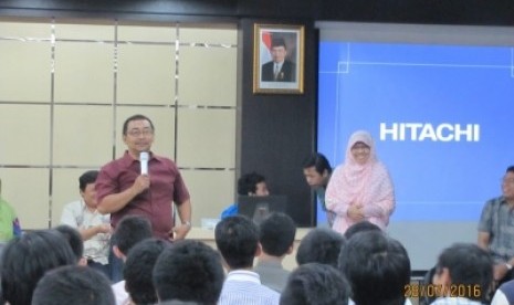 Dosen Departemen Teknik Elektro dan Teknologi Informasi, Fakultas  Teknik, Universitas Gadjah Mada, Budi Setiyanto, ketika memberikan materi  dalam sebuah seminar di UGM.