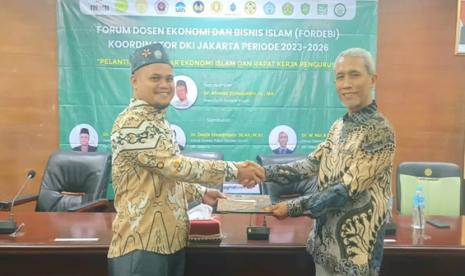 Dosen Fakultas Ekonomi dan Bisnis Universitas Muhammadiyah Jakarta (FEB UMJ) Adi Mansah, dilantik sebagai Ketua FORDEBI (Forum Dosen Ekonomi dan Bisnis Islam) Korwil DKI Jakarta di Ruang Rapat Gedung Perintis II UMJ, Rabu (07/02/2024). Adi ditetapkan sebagai Ketua Korwil DKI Jakarta masa bakti 2023-2026 berdasarkan SK Dewan Presidium No. 009/FORDEBI/F1/01/VIII/2023.