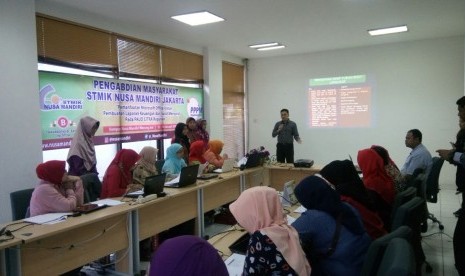 Dosen Prodi Sistem Informasi STMIK Nusa Mandiri Jakarta memberikan pelatihan kepada guru PAUD Citra, Kelurahan Ragunan, Jakarta Selatan.   