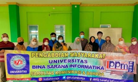 Dosen program studi (prodi) Bahasa Inggris dan prodi Sastra Inggris Fakultas Komunikasi dan Bahasa (FKB) Universitas BSI (Bina Sarana Informatika), mengadakan pengabdian masyarakat (PM) secara luring, di TPI Daarul Faiziin, Duri Kelapa, Jakarta Barat, Sabtu (5/3/2022) silam.