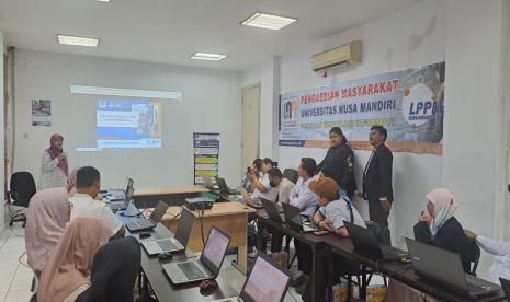 Dosen Program Studi (prodi) Sains Data Fakultas Teknologi Informasi (FTI) Universitas Nusa Mandiri (UNM) menyelenggarakan kegiatan Pengabdian Masyarakat dengan tema Pelatihan Membuat Peta Konsep dengan AI. Kegiatan yang dilaksanakan pada Sabtu (30/3) lalu ini, dihadiri oleh peserta yang merupakan anggota dari Jaringan Pemuda dan Remaja Masjid Indonesia (JPRMI) Wilayah DKI Jakarta dan berlokasi di Universitas Nusa Mandiri Kampus Damai, Jakarta Selatan.