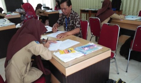 Dosen UBSI melakukan asesmen uji kompetensi asesor.