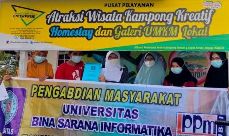 Dosen Universitas BSI (Bina Sarana Informatika) Kampus Pontianak kembali menyelenggarakan kegiatan pengabdian masyarakat. Kegiatan ini merupakan salah satu bagian dari Tri Dharma Perguruan Tinggi.