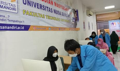 Dosen UNM mengadakan pelatihan pengolahan data untuk masyarakat umum.