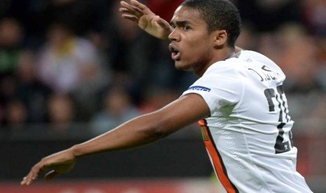 Douglas Costa 