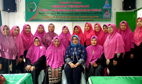 DPD gelar seminar bertajuk Perempuan dan Kebijakan Publik, yang digelar Pengurus Daerah Wanita Islam Kota Pematangsiantar di Gedung Majelis Ulama Indonesia (MUI), Jalan Kartini, Kamis (27/6).