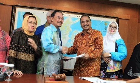 DPD rapat kerja dengan Menteri Pariwisata Arief Yahya, di Kompleks Parlemen Senayan, Jakarta, Selasa (2/2).