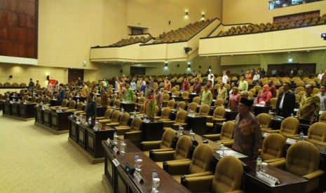 DPD RI menggelar sidang paripurna ke V Masa Sidang II Tahun Sidang 2015-2016 dengan agenda mendengarkan laporan reses anggota DPD RI. (17/11).