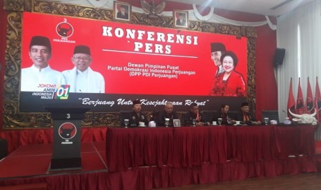 DPP PDI Perjuangan melakukan konferensi pers mengenai perhitungan suara Pemilu Serentak 2019 di Jakarta, Jumat (19/4).